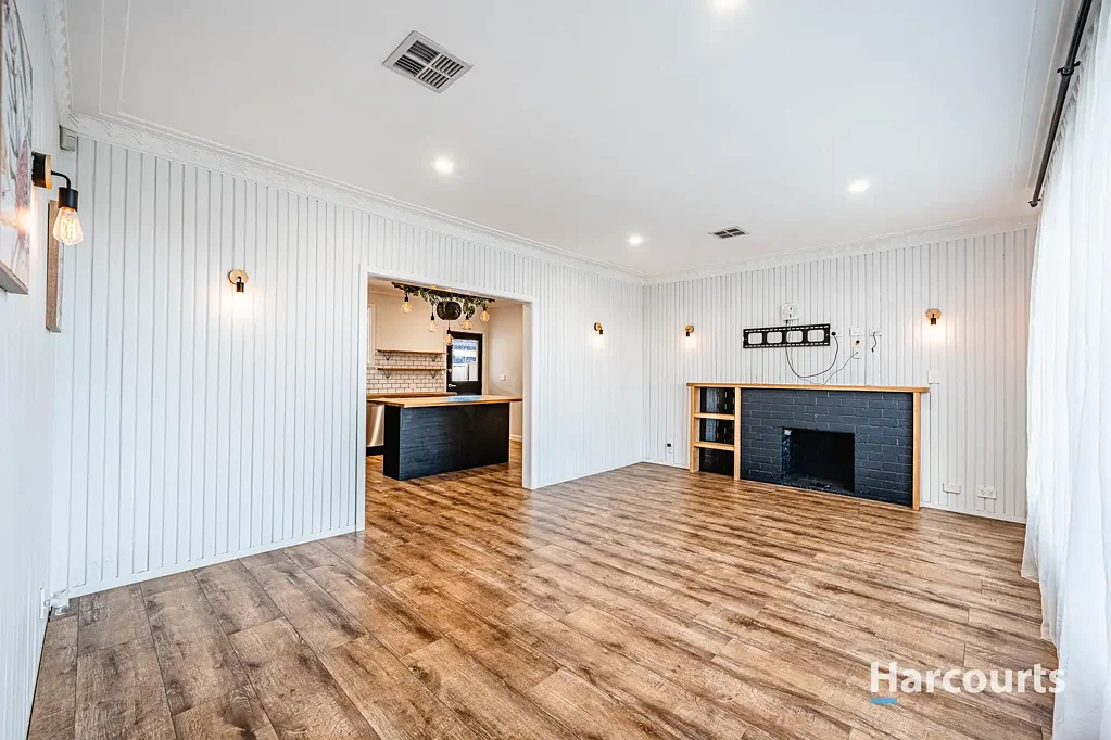 Comfortable Home, Convenient Setting!