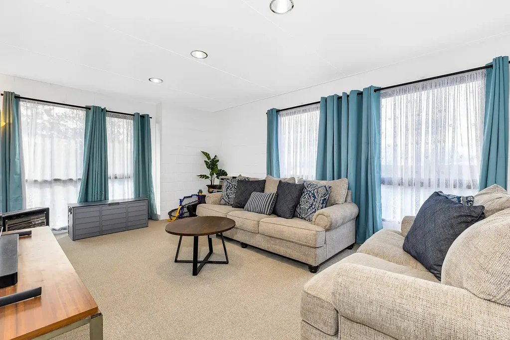 Cooma 4ਬੈੱਡਰੂਮ Fully Renovated Family Home with Space, Style & Sustainability