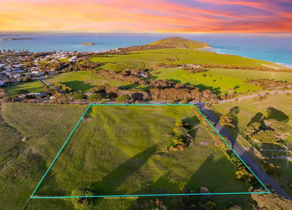 Waitpinga Ocean views and acres of freedom, hidden just beyond the surf! Guide Value Starting at $850,000 (USP)