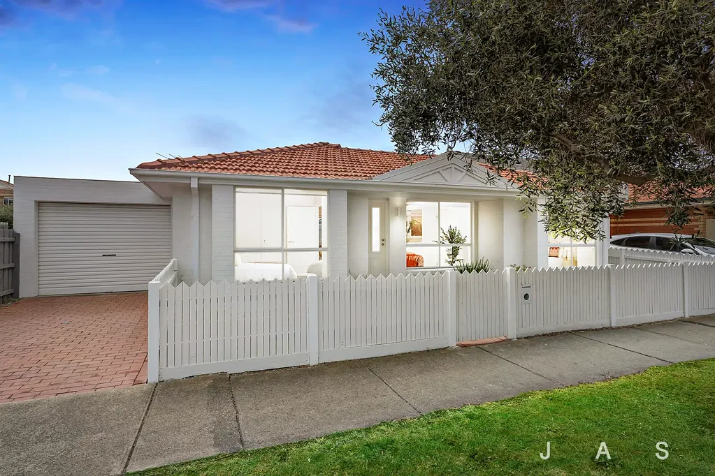 16 Chatfield Street, Kingsville, VIC 3012