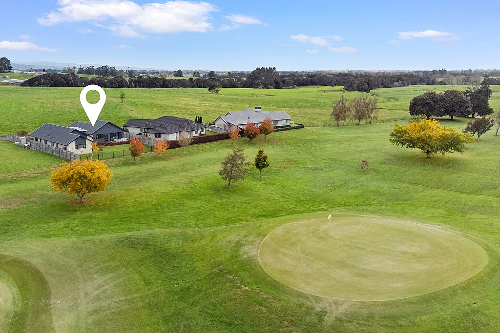 Morrinsville 4 Bedroom Golf Course One Side, Farmland the Other!