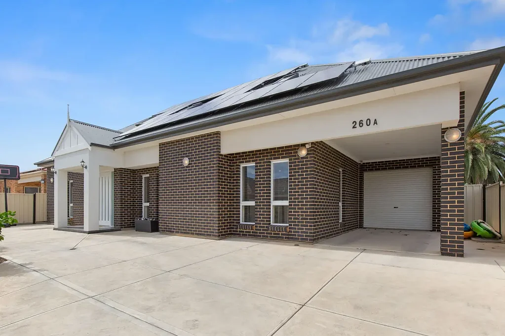 Seacliff Park 4 Bedroom Stylish Two-Storey Coastal Home