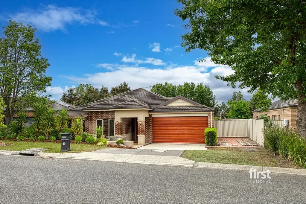 Pakenham 4ਬੈੱਡਰੂਮ Elegant Family Living in Pakenham’s Sought-After Lakeside Estate