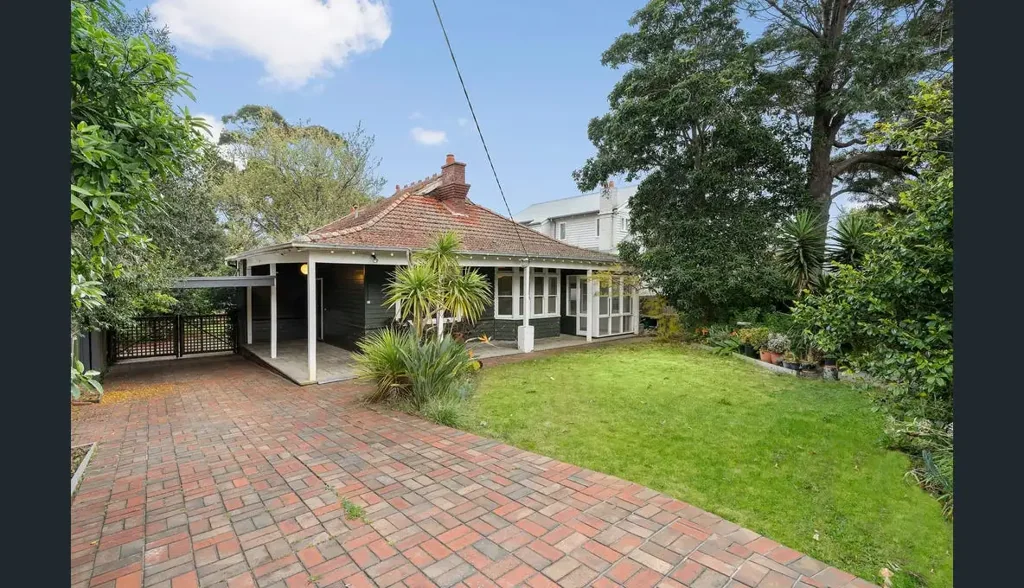 Hampton 4 Bedroom Rare Beachside Opportunity – 1,728sqm of Blue-Chip Hampton Land
