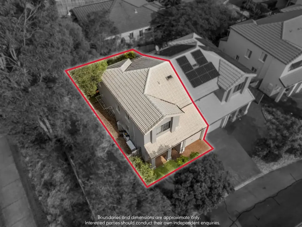 Nerang 3غرفة نوم Spacious End-Position Townhouse in Secure Gilston Grange Estate