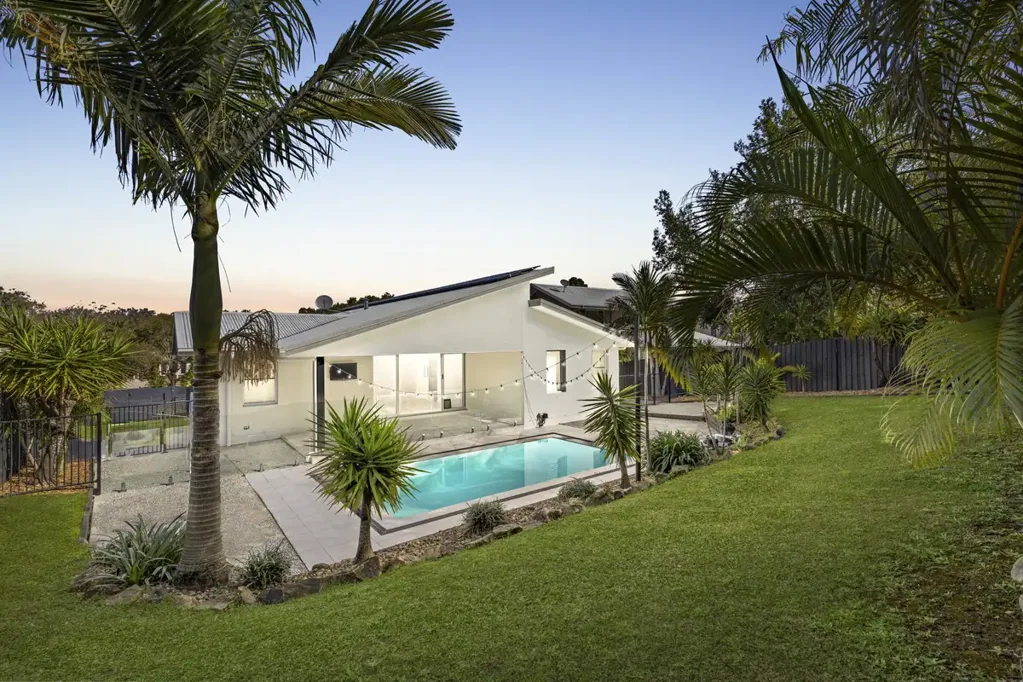 Coomera 4房  Indulge in Luxury Living with 6.2m Side Access for Your Caravan or Boat!