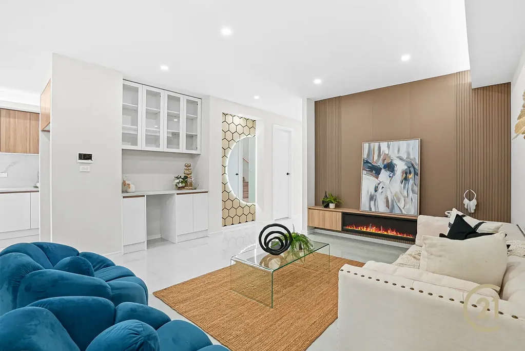 Riverstone 5房  AUCTION: Stunning Turnkey Home with High-End Finishes & Entertainer's Appeal