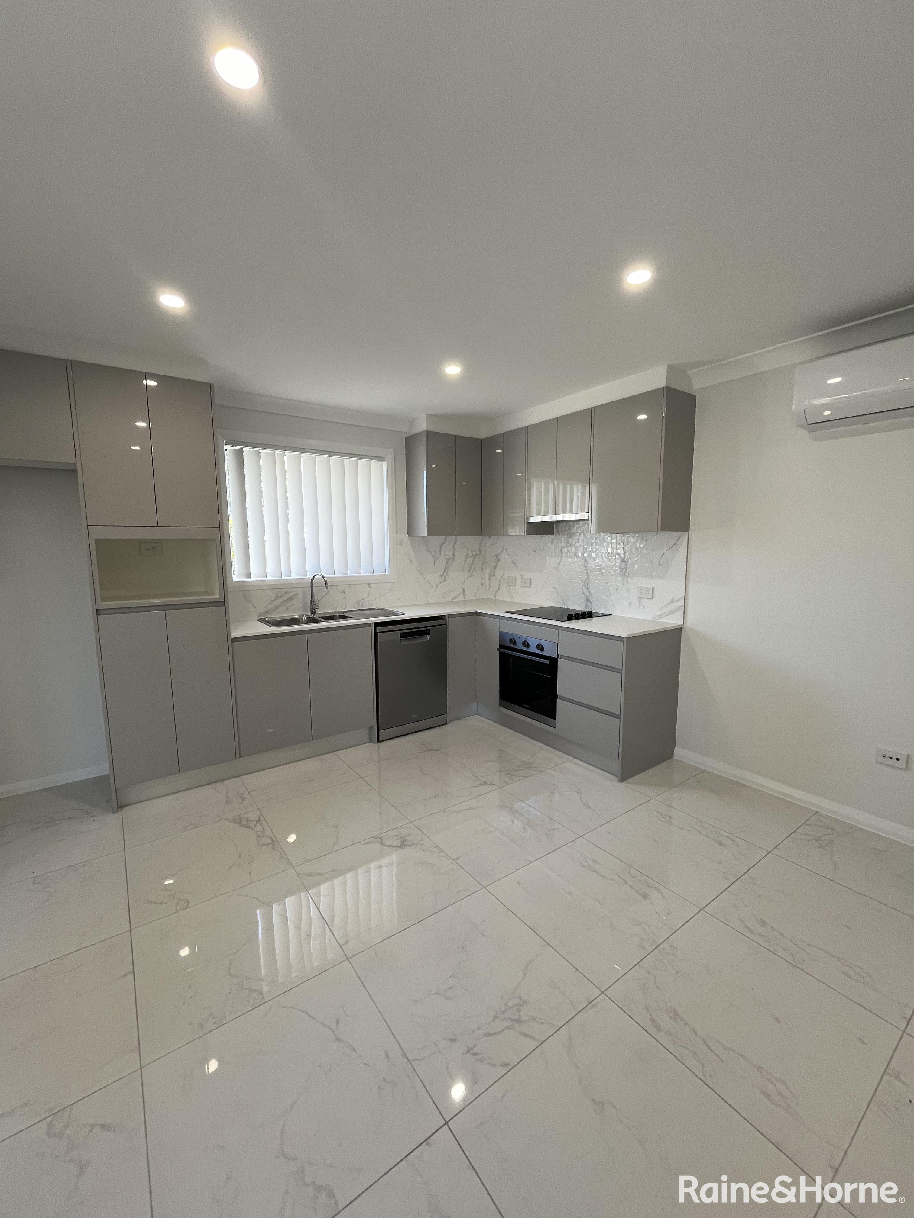 17 FIELDS RD, MACQUARIE FIELDS NSW 2564, 0 habitaciones, 0 baños, House