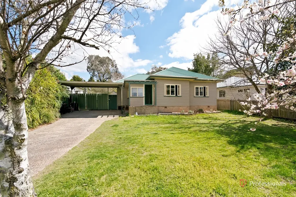 Armidale 5બેડરૂમ Solid Family Home on a Generous Block