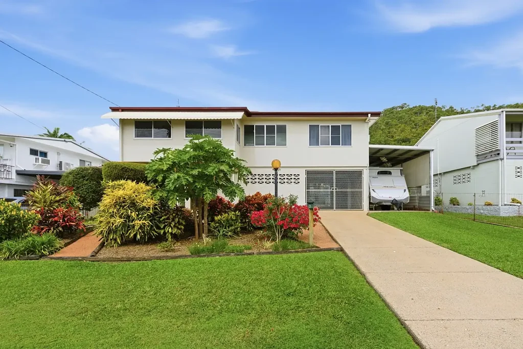 Mount Louisa 3房  Breezy, Elevated Living in Mount Louisa