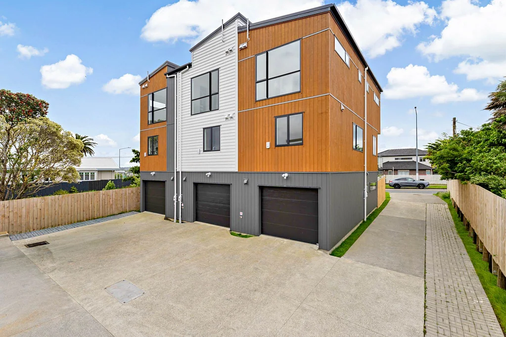 1-9/300 Great North Road, Henderson, Waitakere City, Auckland