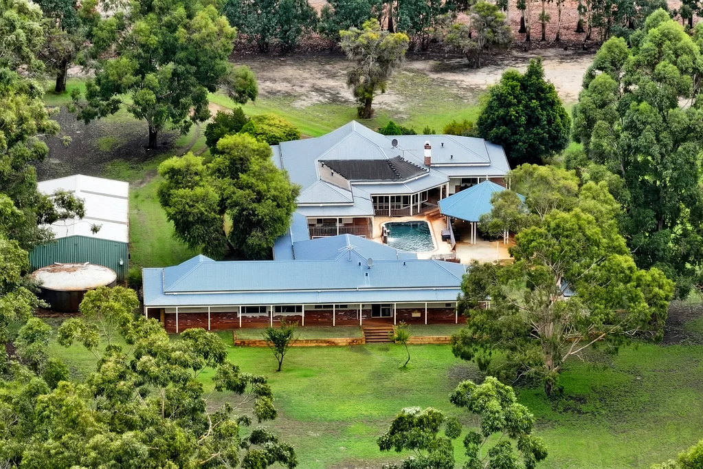 Oakford 8房  RARE DUAL LIVING ON A 2 HA BLOCK