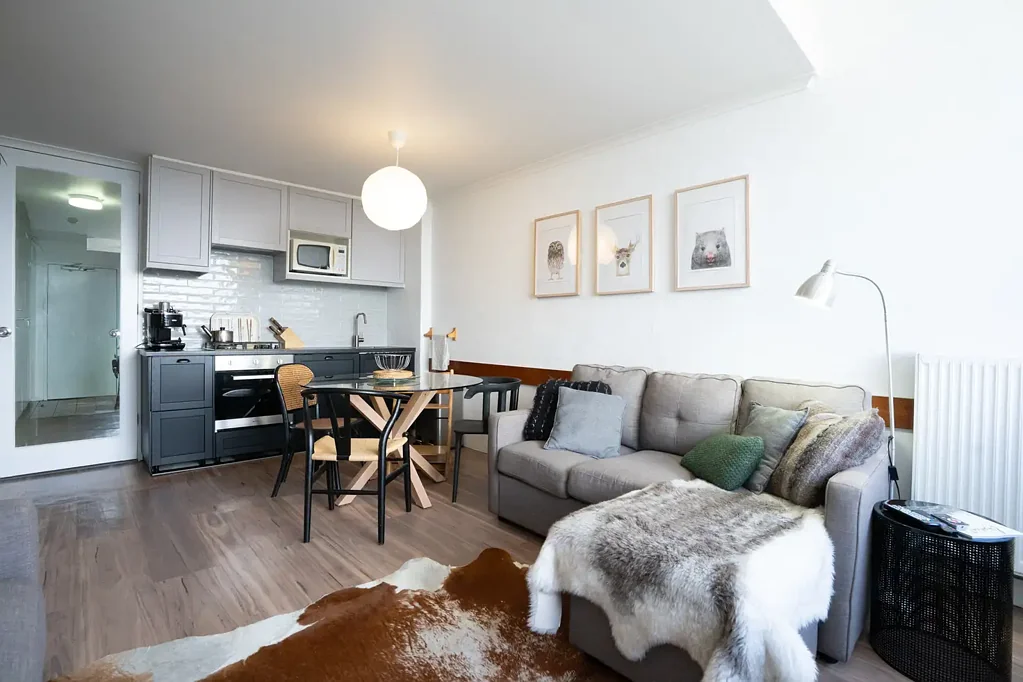 Hotham Heights 1 Bedroom Freshly Painted Front Facing Apt with Views of the Ski Feilds