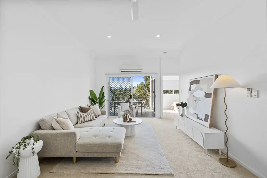 Yeronga 3房 顶层公寓，尽览城市美景 Top Floor Apartment with City Views