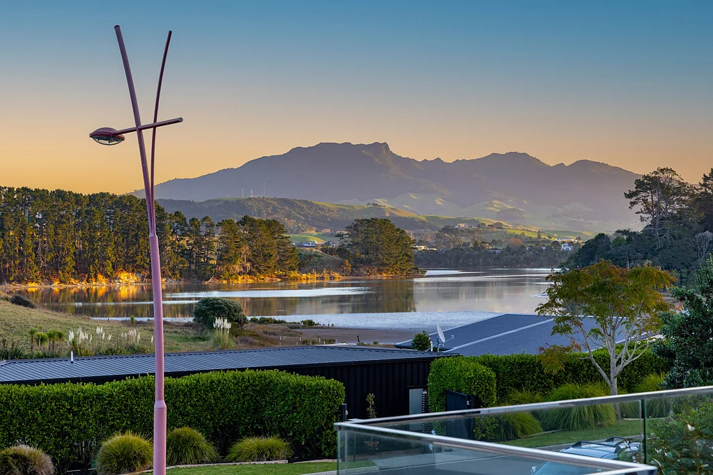 Raglan 4房  Exceptional Value. Exceptional Views!
