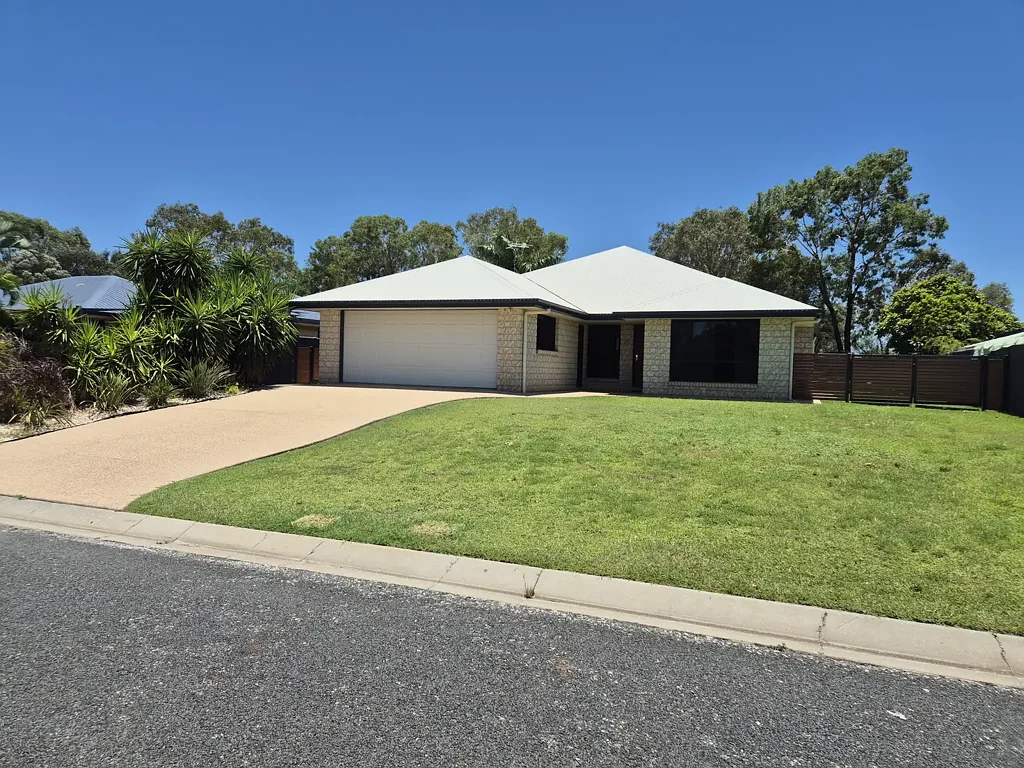 Immaculate 4 Bedroom home in Moodewarra with shed/workshop