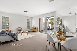 9/16 Small Street, Hampton