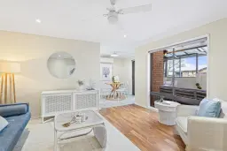 2/1 Harmony Close, Green Point