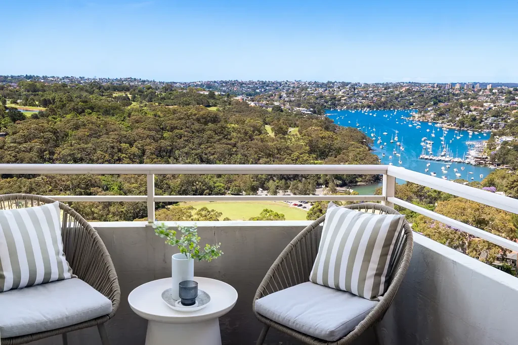Cammeray 2ਬੈੱਡਰੂਮ Uninterrupted views and northern sun from the top floor of 'Bellevue Tower'