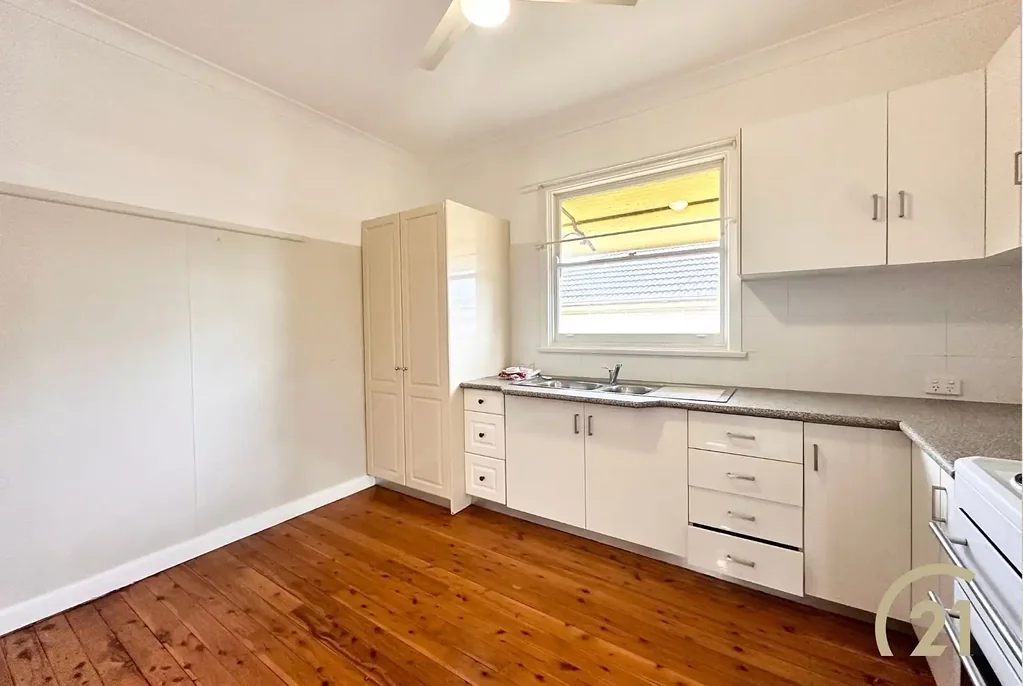 Charming 2-Bedroom Home in A Prime Location!!