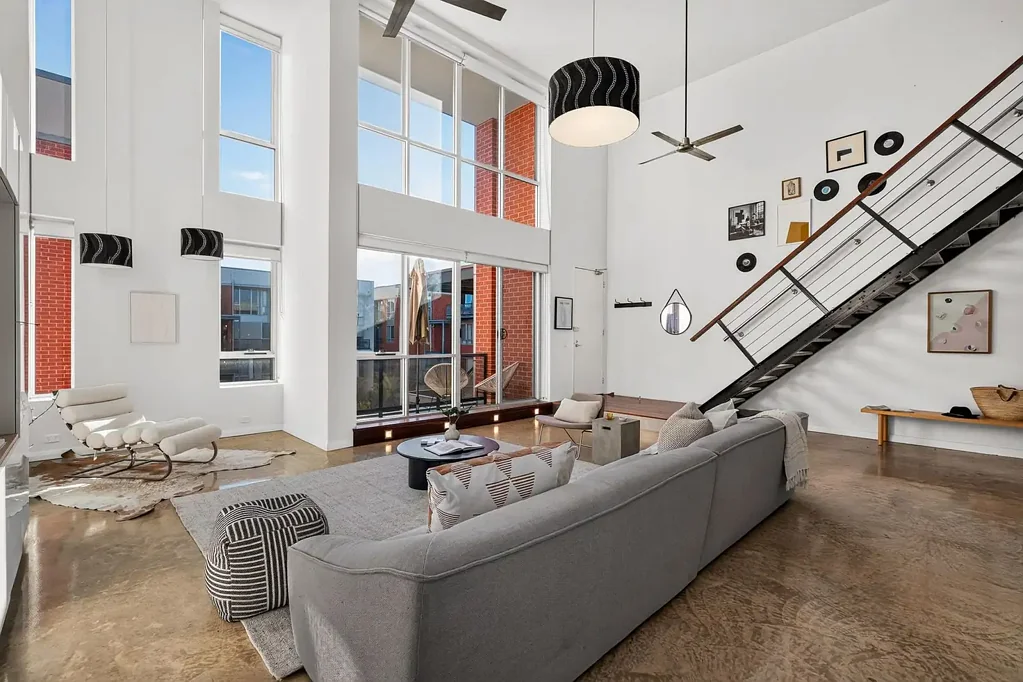 Adelaide 3Habitaciones This New York–inspired loft apartment elevates CBD living to an entirely new standard.