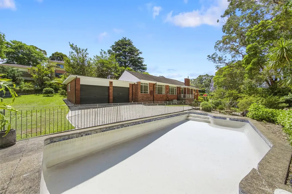 Turramurra 4 Slaapkamer Full Brick Family Home in Quiet Location