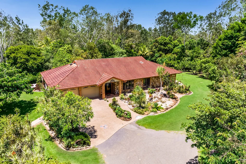 Mareeba 4Moenga 2.6 ACRES-DUAL LIVING, 4 BRM MASTERPIECE, 3 BATH, ENTERTAINMENT AREAS, SHED, LUG, CREEK ACCESS, FRUIT TREES- OFFERS OVER $998K
