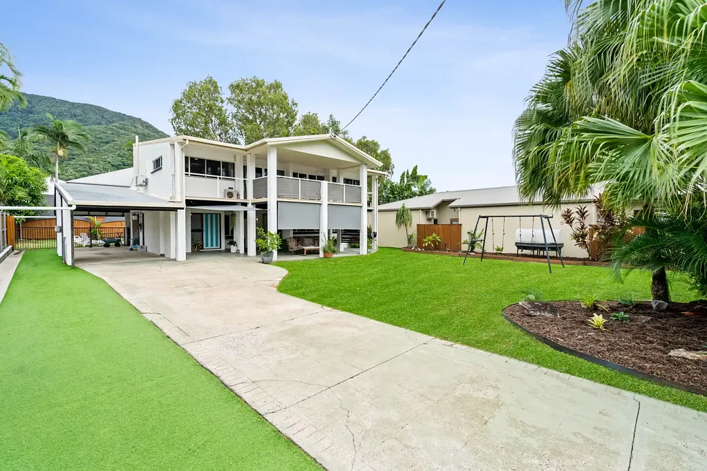 Golden Location | Heart of Palm Cove|Lifestyle