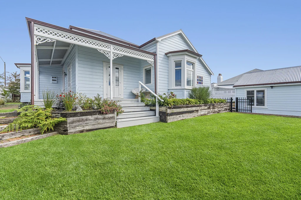 New Plymouth Central 3 Slaapkamer Modern comfort meets timeless style