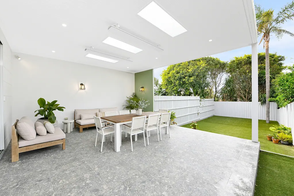 Matraville 3房 海滨瑰宝 私人退让空间 高天花板 室内外流动 厨房岛台 主卧海景 加热露台 太阳能系统 Contemporary Entertainer On The Cusp Of Malabar