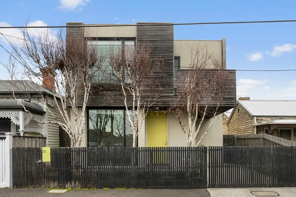 CONTEMPORARY SPACIOUS URBAN OASIS