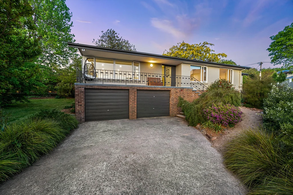 8 Smyth Place, Hughes, ACT 2605