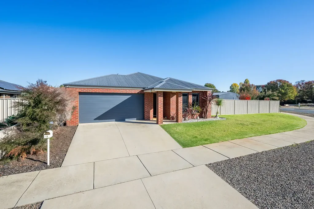 Mooroopna 3غرفة نوم Modern & Neat Home on Generous Corner Block