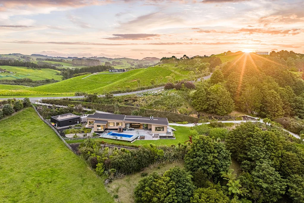 Mangawhai 4房  A Contemporary Lifestyle Masterpiece with Views