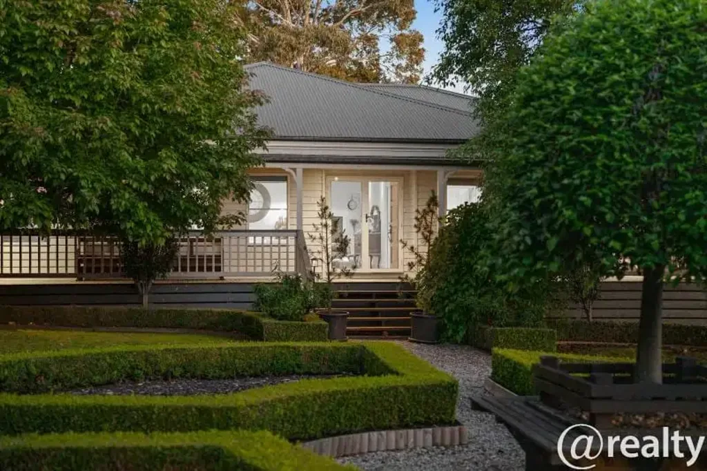 Drouin 5部屋 Country Elegance Meets Modern Living – A Showpiece in the Heart of Drouin