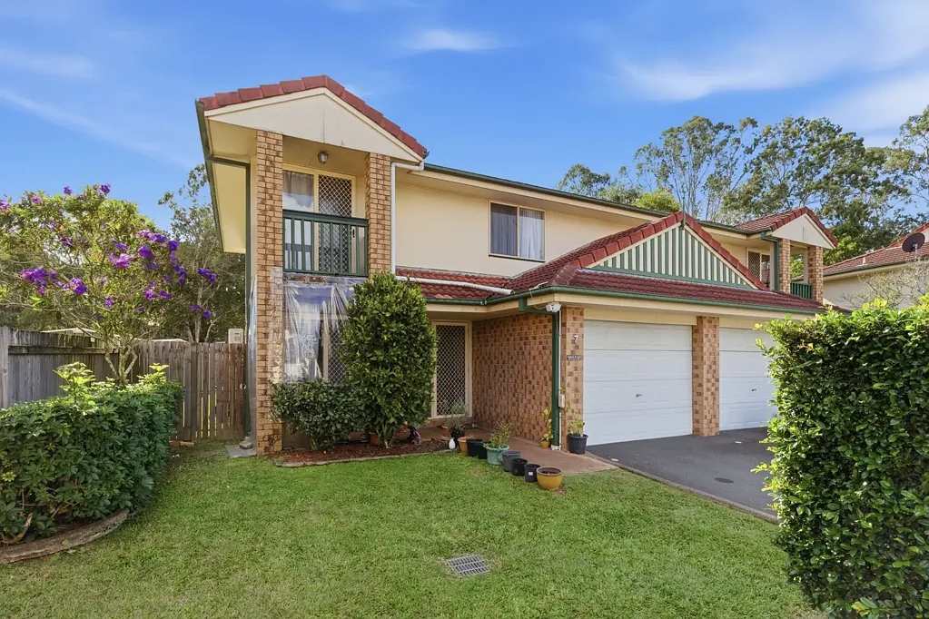 Eight Mile Plains 3房 空间、安全与低维护生活，在八英里平原 Space, Security and Low-Maintenance Living in Eight Mile Plains