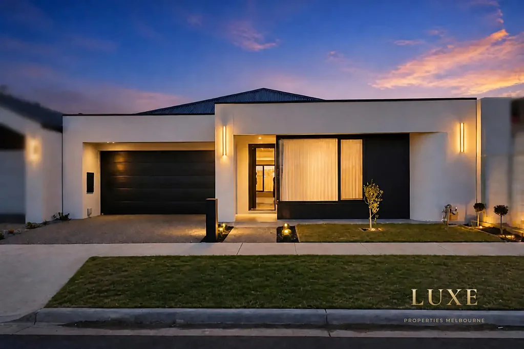 Greenvale 4બેડરૂમ A Custom-Built Statement of Modern Family Living - Moments from Greenvale Shopping Centre
