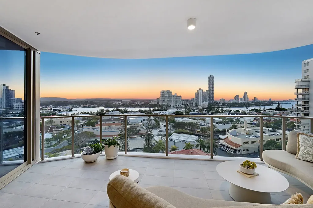 Main Beach 3房  Sunset Tower's Most Coveted ‘02’ North Corner Residence – 3 Beds + 2 Living Rooms + 2 Cars + Storage