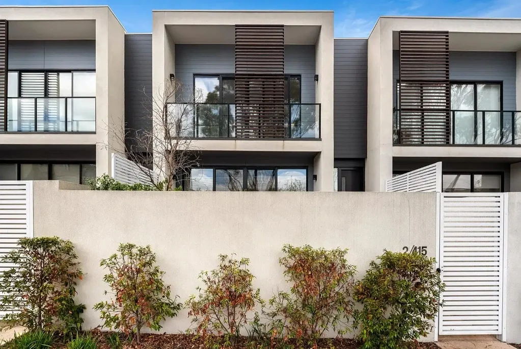 Burwood 3Phòng ngủ Contemporary Style Meets Spacious Living