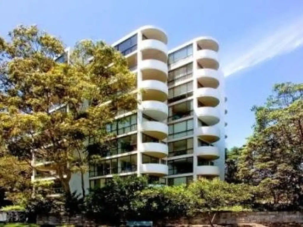 LIGHT & SUNNY 2 BEDROOM SECURITY APARTMENT