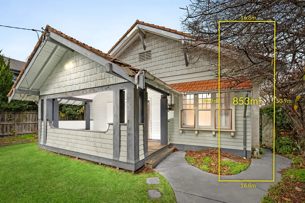 Hughesdale 4 Slaapkamer Rare Opportunity To Develop, Renovate Or Rebuild!