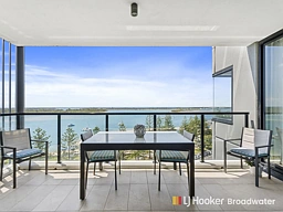1002/372 Marine Parade, Labrador