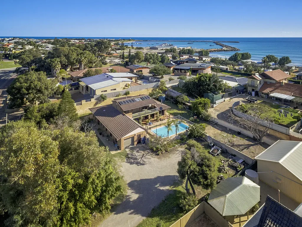 Port Denison 4房  Development Potential Meets Coastal Lifestyle - Rare R50 Zoned Opportunity