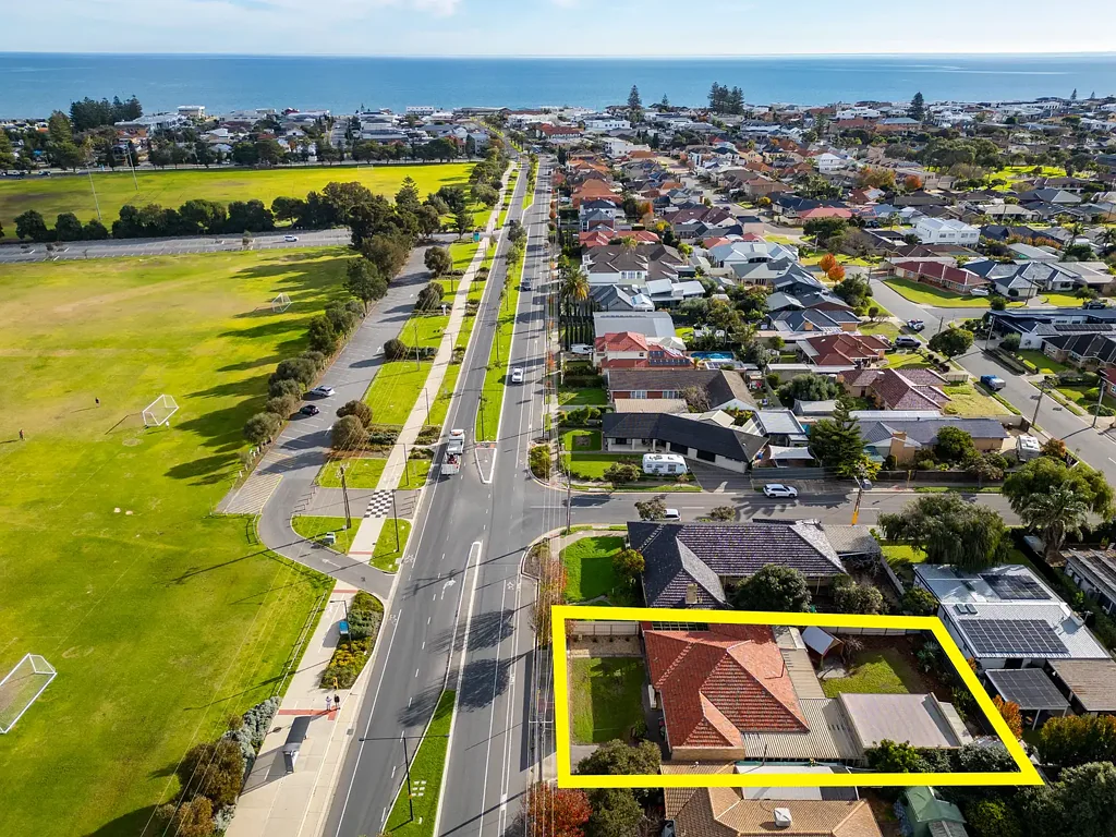 West Beach 3 Slaapkamer POSITION PERFECT FACING DIRECTLY ONTO THE BARRATT RESERVE!