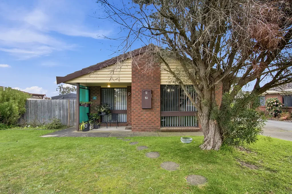 Traralgon 2غرفة نوم UNIT WITH PRIVATE YARD