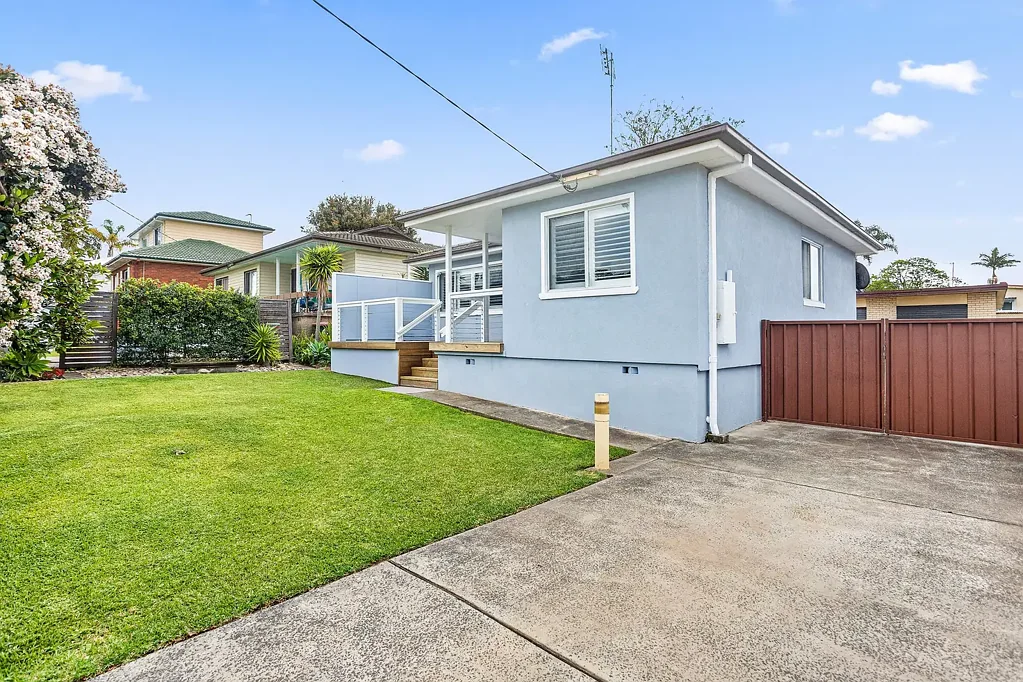 8 Carabeen Street, Barrack Heights, NSW 2528