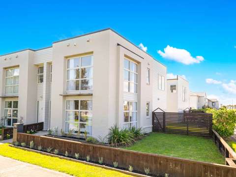 Takanini 4房  Executive Family Home with Bonus Income Stream