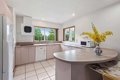 Spacious 3 Bedroom Home In Ilam