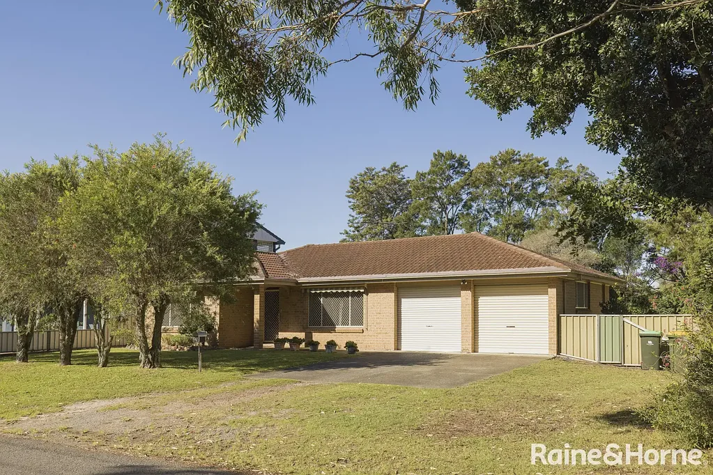 Tanilba Bay 3 Bedroom Endless Potential on a Huge 982m² Block