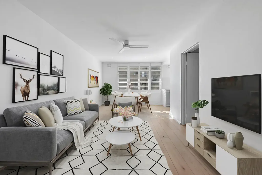 Luxurious Renovated Three-Bedroom Apartment with Exclusive Courtyard